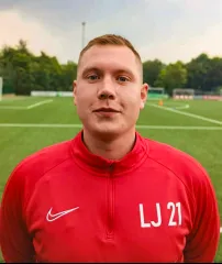Trainer Lucas Jeromin trifft beim 4:2 in Gierskämpen doppelt